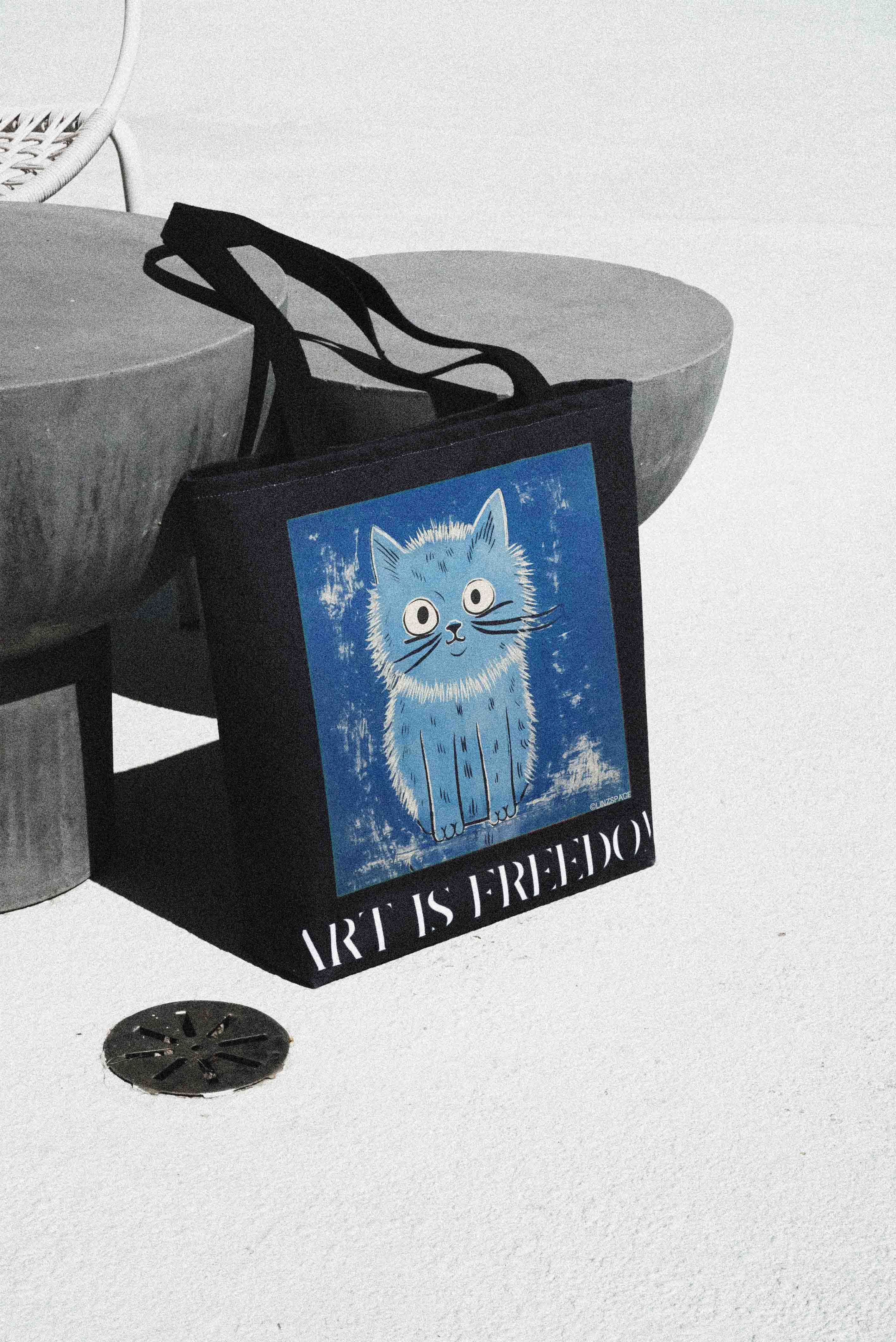 Art is Freedom: Sky Lake Blue Chubby-cheeked Cat Tote Bag